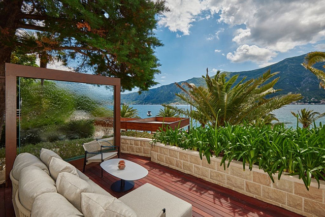 5★ Boutique-Hotel und Luxusvilla in erster Meereslinie zum Verkauf – Kotor, Dobrota